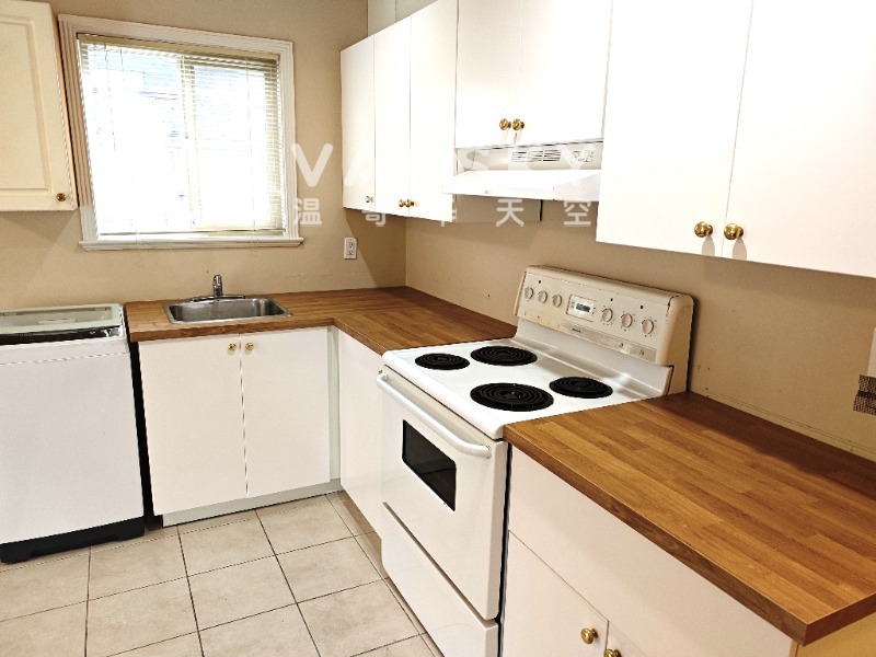 260716210030_kitchen 2.jpg